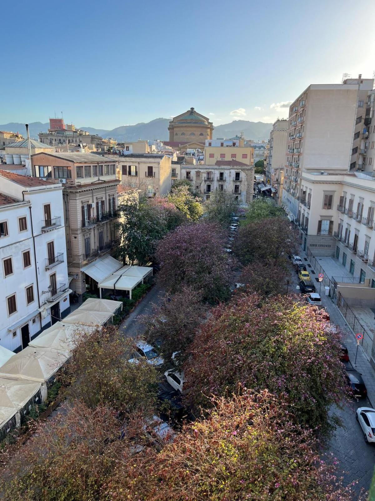 Casa Vacanze Da Ruggero Al Massimo Palermo Exterior foto